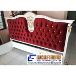 Tempat Tidur Klasik Mewah