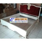 Tempat Tidur Klasik Mewah