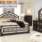 Set Kamar Tempat Tidur Mewah Klasik
