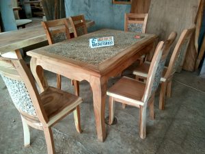 Meja Makan Trembesi Koin